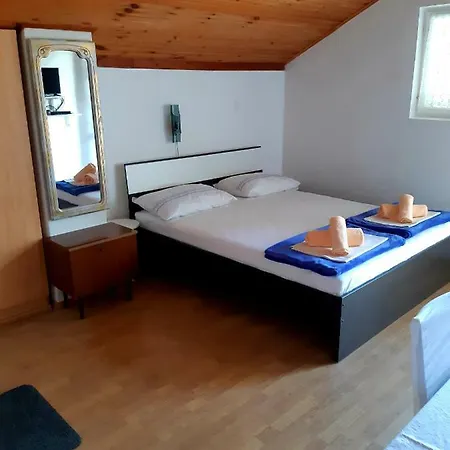 Ivka Apartamento *